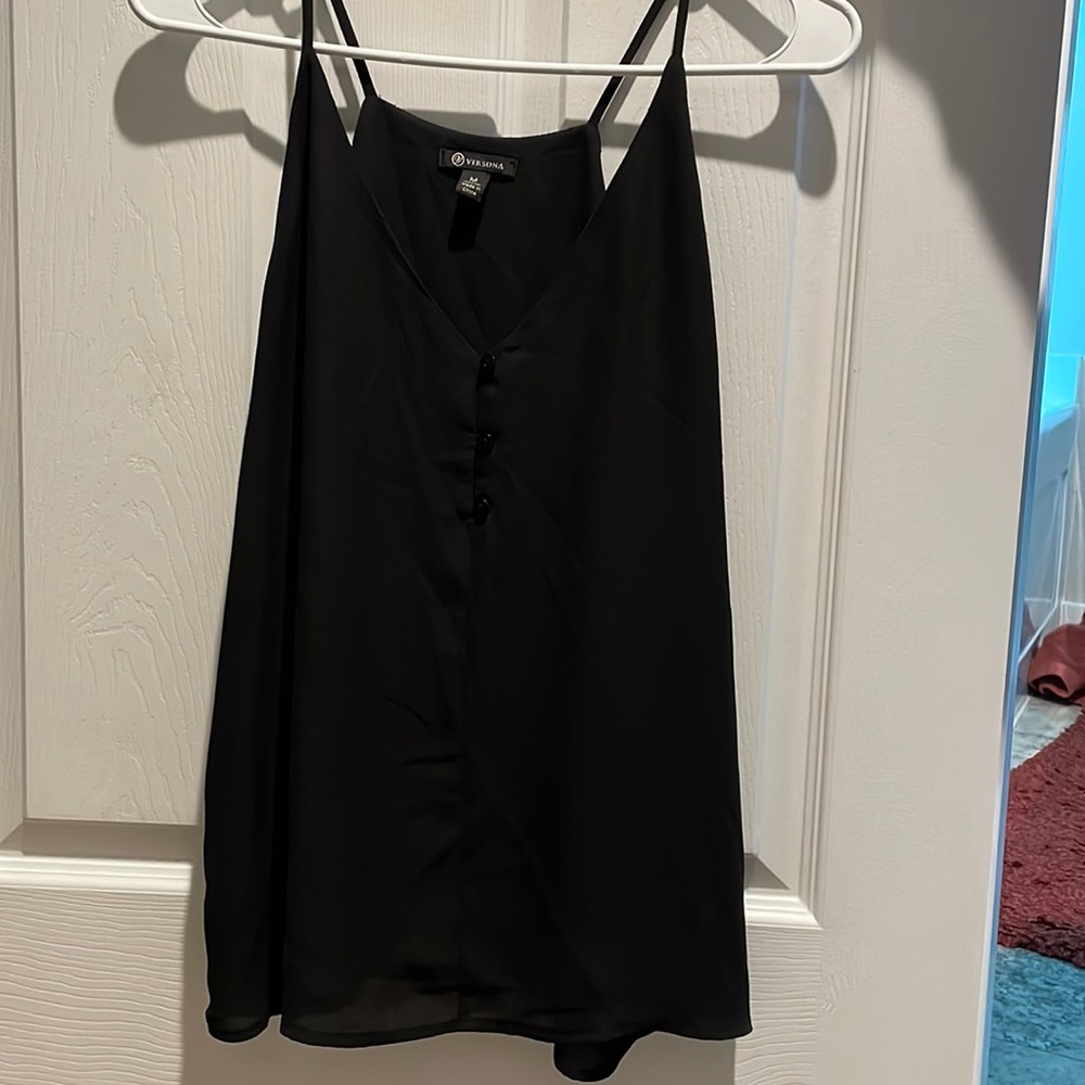 Versona Medium Black Flowy Top